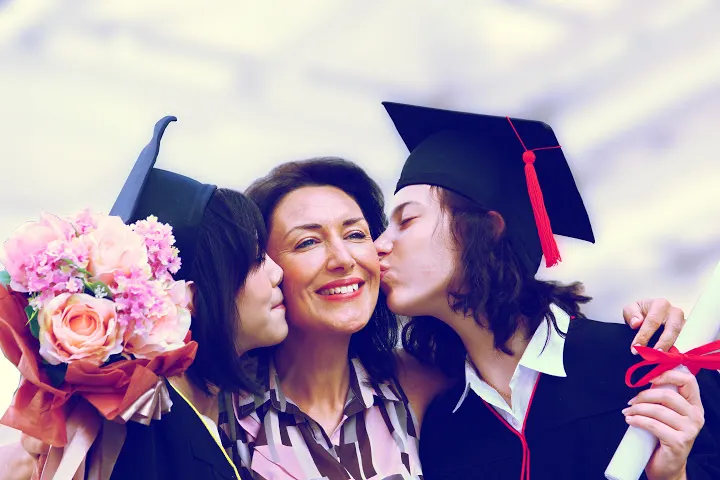 two daughters kiss mom when they graduate to show their love for parents